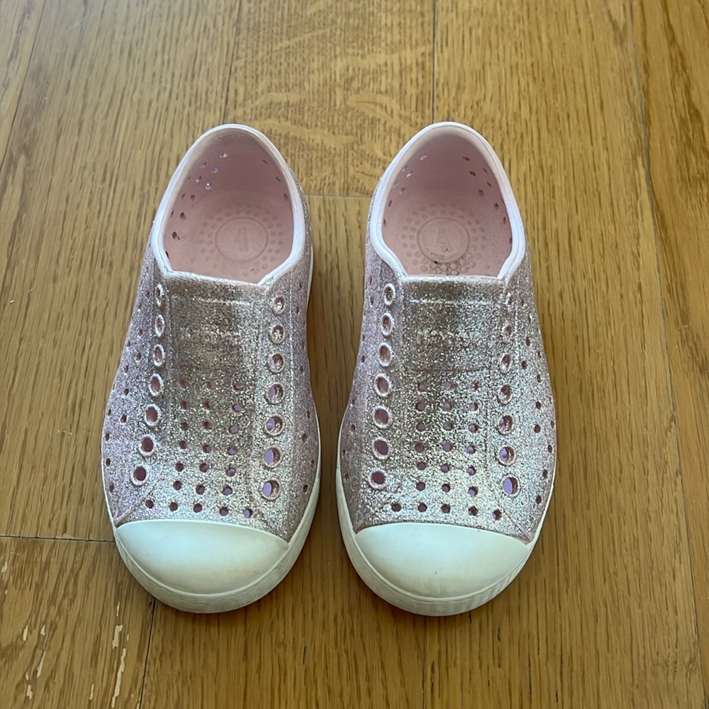 Native Jefferson Pink Sparkly Water Shoes - size C8